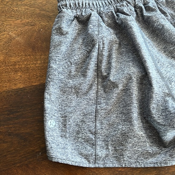 Lululemon Size 6 Grey Shorts - Picture 2 of 4